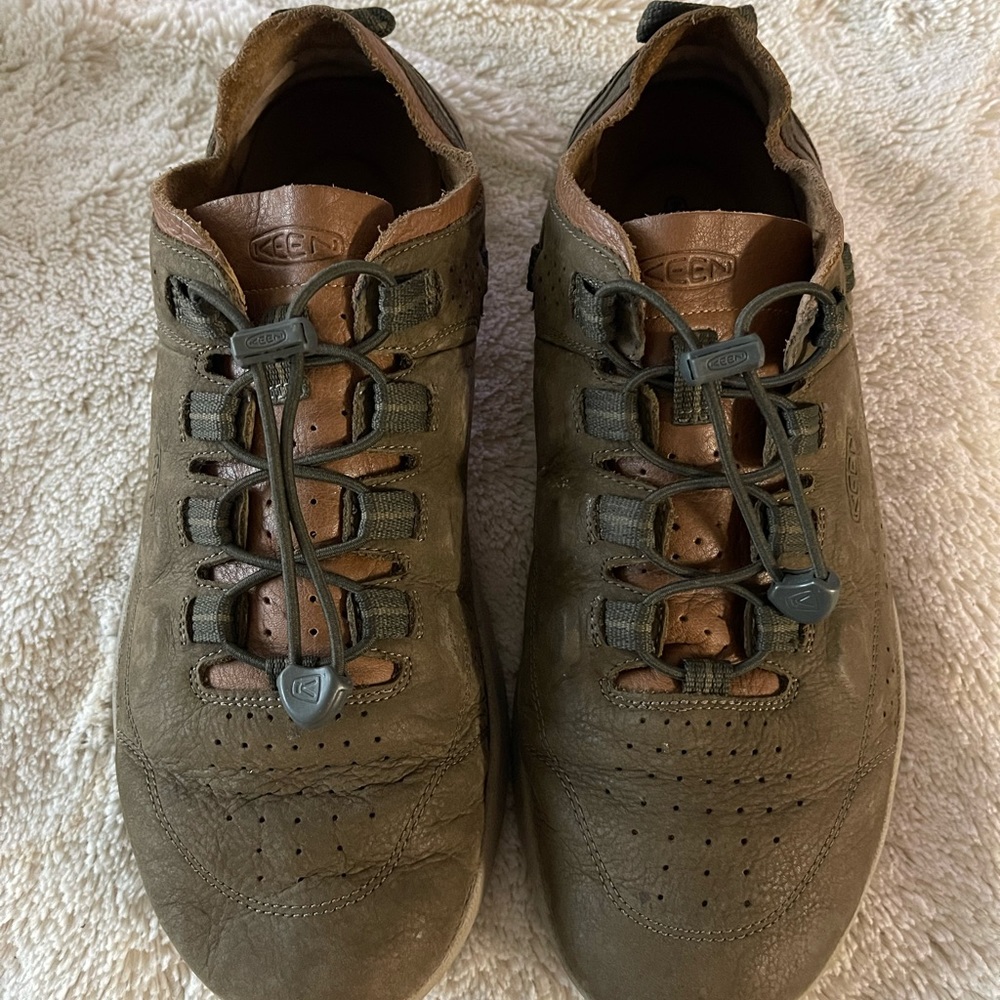 Highland Sneakers